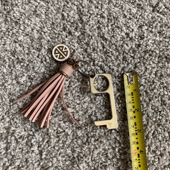 Touchless Tassel Decor Keyring - Picture 4 of 6